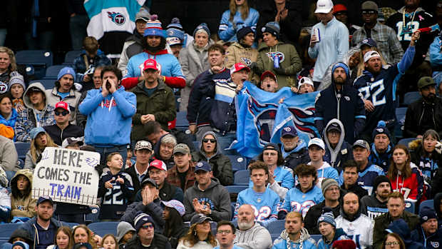 TitansFansCheerPanthers