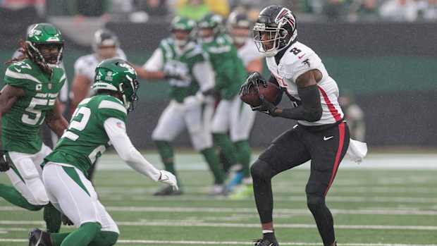 Dec 3, 2023; East Rutherford, New Jersey, USA; Atlanta Falcons tight end Kyle Pitts (8) gains yards after catch as New York Jets safety Tony Adams (22) pursues during the first quarter at MetLife Stadium