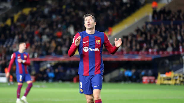Lewandowski le da al Barcelona otro problema con el 1-2