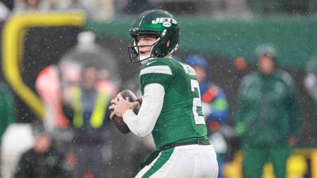 Zach Wilson looks to throw against the Houston Texans.