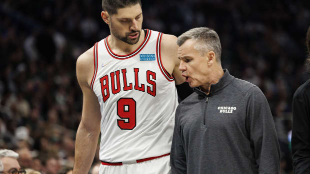  Chicago Bulls center Nikola Vucevic (9) talks with head coach Billy Donovan during the third quarter against the Chicago Bulls during game five of the first round for the 2022 NBA playoffs at Fiserv Forum. Mandatory
