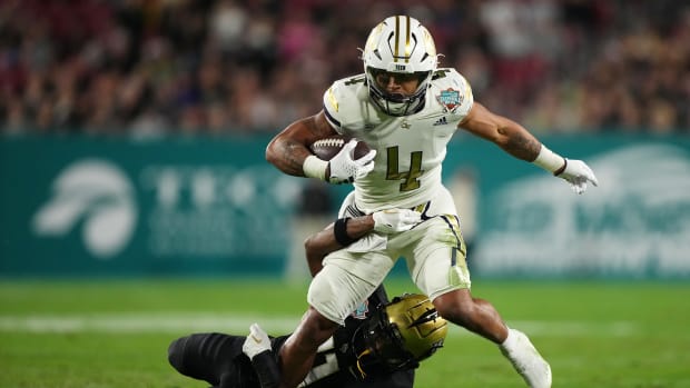 Georgia Tech running back Dontae Smith running the ball vs UCF