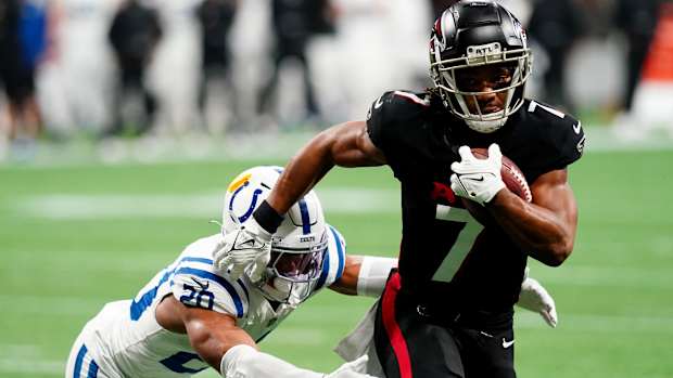 Atlanta Falcons running back Bijan Robinson (7) carries the ball against Indianapolis Colts safety Nick Cross (20) during the first half at Mercedes-Benz Stadium.