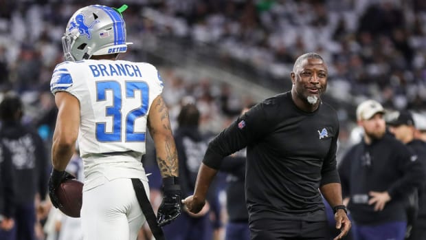 Detroit Lions defensive coordinator Aaron Glenn