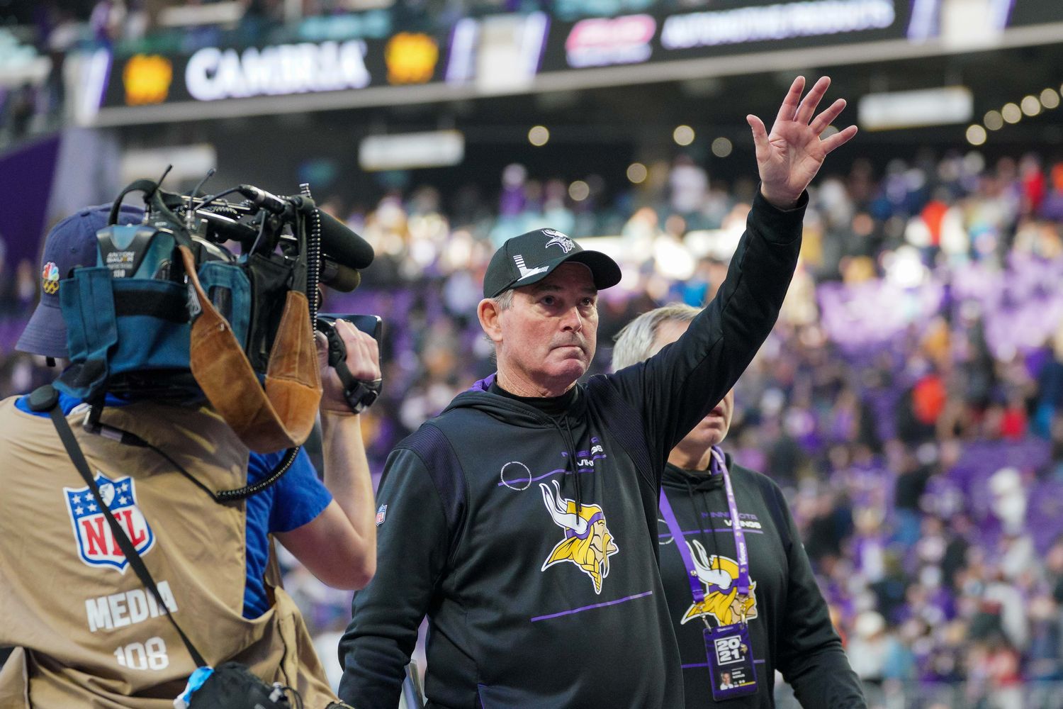 Jan 9, 2022; Minneapolis, Minnesota, USA; Minnesota Vikings head coach Mike Zimmer waves to the crowd as he leaves the field after the game against the Chicago Bears at U.S. Bank Stadium