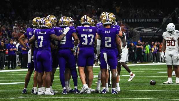 The Washington Huskies huddle during the Allstate Sugar Bowl.