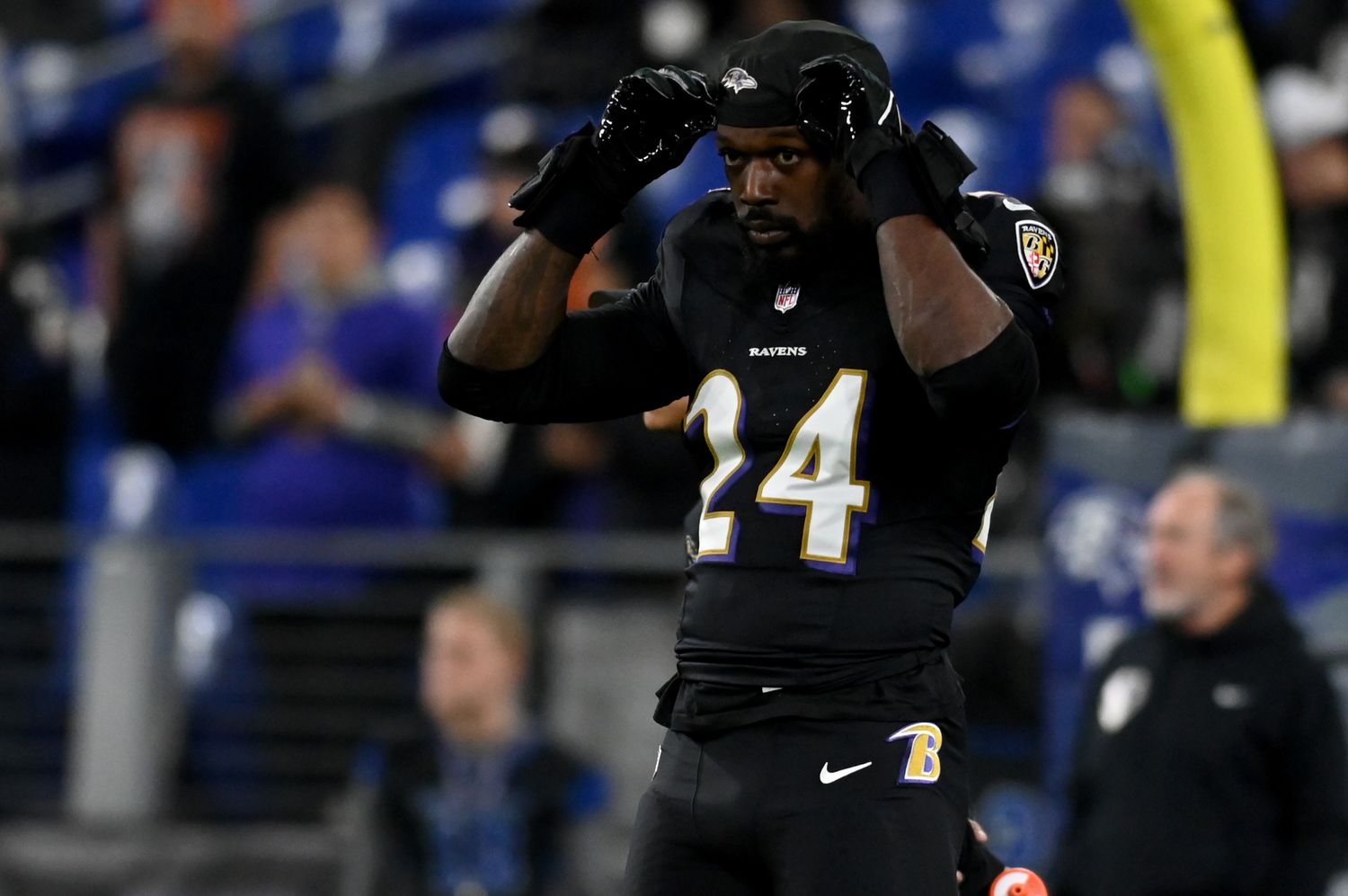Clowney before the Ravens' 34-20 win over the Bengals on Nov. 16, 2023.