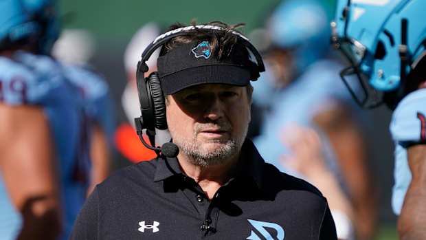 Mar 5, 2023; Arlington, TX, USA; Arlington Renegades head coach Bob Stoops on the sidelines against the Orlando Guardians during the first half at Choctaw Stadium. Mandatory Credit: Raymond Carlin III-USA TODAY Sports