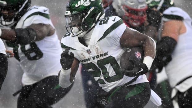 Jets' RB Breece Hall (20) carries against the Pats