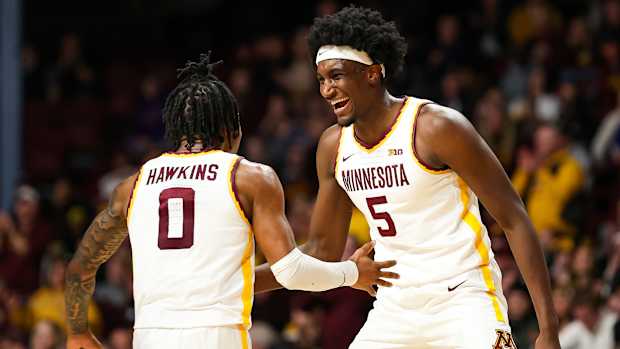 Elijah Hawkins and Isaiah Ihnen high-five