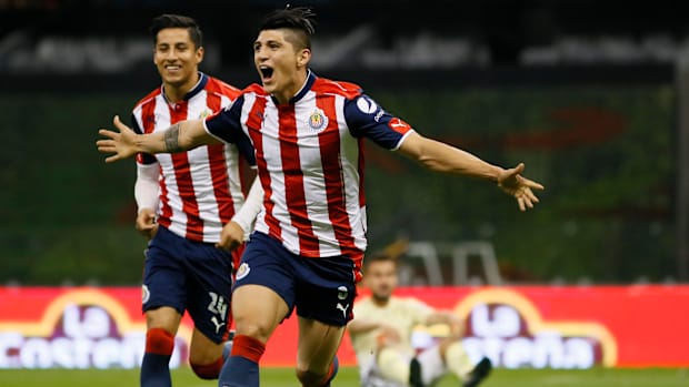 Alan Pulido de la Liga MX lanza un fuerte dardo a Chivas 