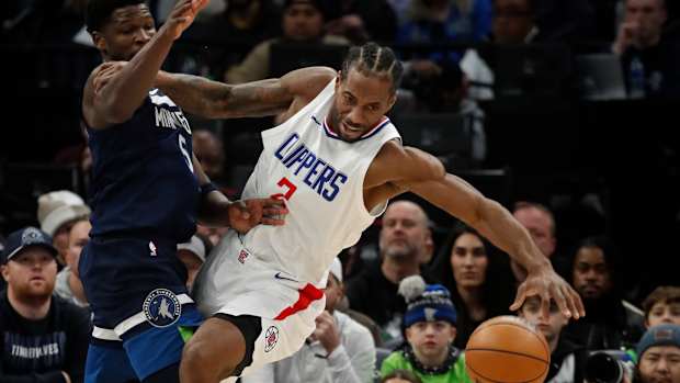 Anthony Edwards defends Kawhi Leonard