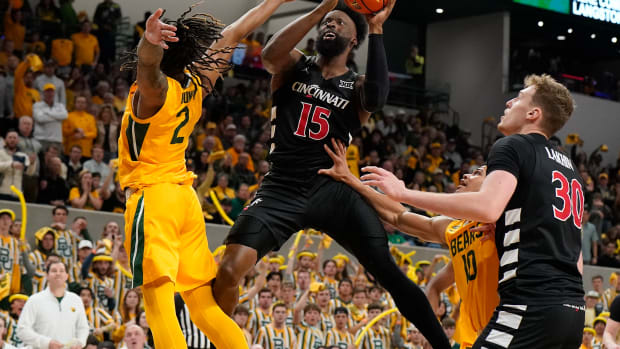 Jan 13, 2024; Waco, Texas, USA; Cincinnati Bearcats forward John Newman III (15) shoots over Baylor Bears guard Jayden Nunn (2) during the first half at Paul and Alejandra Foster Pavilion. Mandatory Credit: Raymond Carlin III-USA TODAY Sports