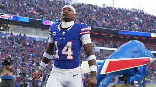 Stefon Diggs takes the field before a wild-card game against the Steelers