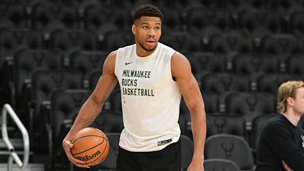 Milwaukee Bucks forward Giannis Antetokounmpo (34) warms up before game 