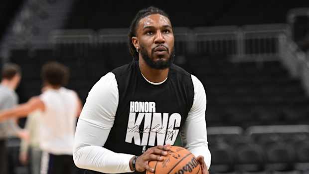  Milwaukee Bucks forward Jae Crowder (99) warms up 