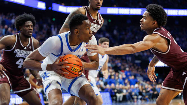 Jan 17, 2024; Lexington, Kentucky, USA; Kentucky Wildcats forward Ugonna Onyenso (33) gets a rebound during the first half against the Mississippi State Bulldogs at Rupp Arena at Central Bank Center. Mandatory Credit: Jordan Prather-USA TODAY Sports