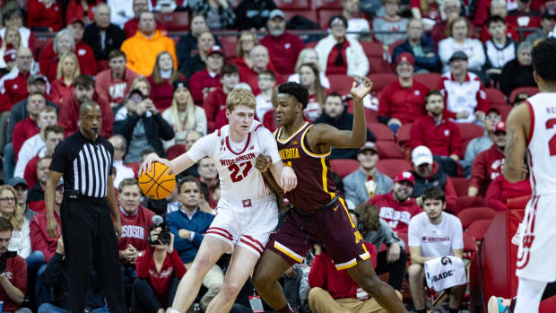 Pharrel Payne defends against the Badgers during the 2022-23 season.