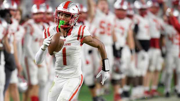 Saraland's Ryan Williams (1) scores a touchdown against Clay-Chalkville during the AHSAA Class 6A football state championship game at Bryant Denny Stadium in Tuscaloosa, Ala., on Friday December 8, 2023.