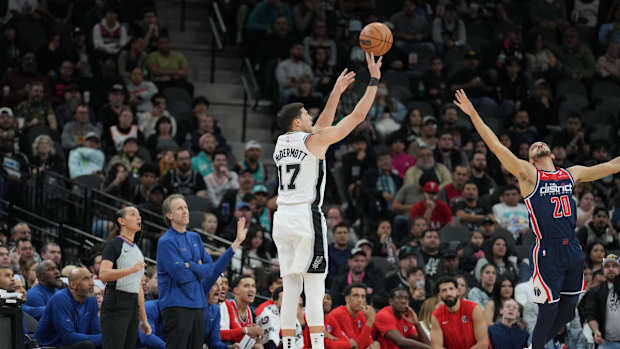 Doug McDermott shoots