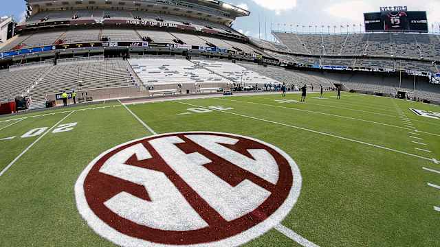 9527592-ncaa-football-ucla-at-texas-aampampm