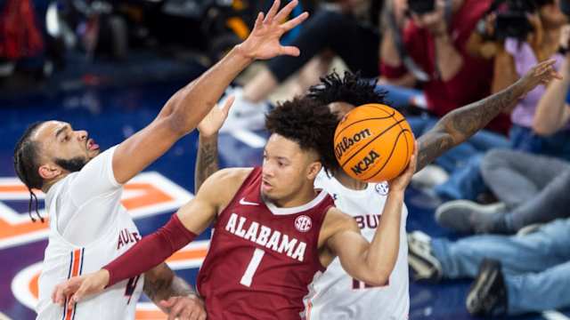 Alabama Crimson Tide player Mark Sears (1) passes out as Auburn Tigers take on Alabama Crimson Tide at Neville Arena in Auburn, Ala., on Saturday, Feb. 11, 2023. Alabama Crimson Tide defeated Auburn