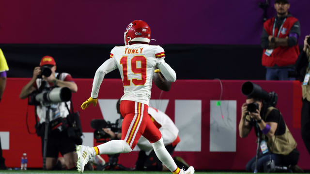 Feb 12, 2023; Glendale, Arizona, US; Kansas City Chiefs wide receiver Kadarius Toney (19) runs for a touchdown in the fourth quarter against the Philadelphia Eagles in Super Bowl LVII at State Farm Stadium. Mandatory Credit: Bill Streicher-USA TODAY Sports