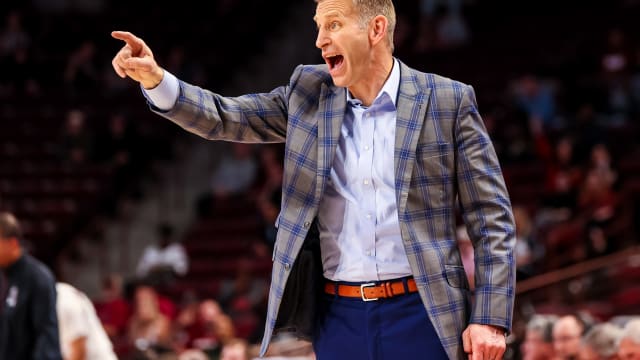 Alabama Crimson Tide head coach Nate Oats directs his team against the South Carolina Gamecocks in the second half at Colonial Life Arena.