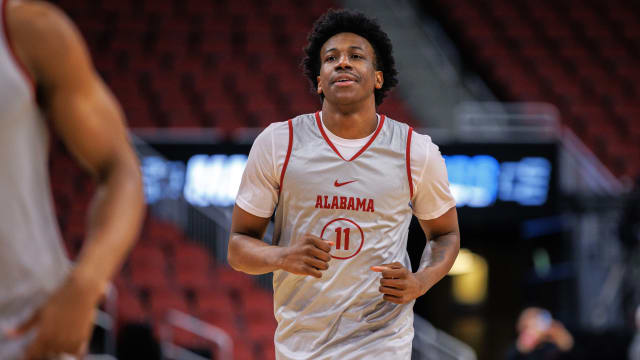 Mar 23, 2023; Louisville, KY, USA; Alabama Crimson Tide guard Davin Cosby Jr. (11) warms up during practice for the NCAA Tournament South Regional game at KFC YUM! Center.
