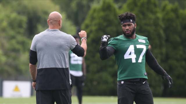 Robert Saleh and Bryce Huff at OTAs in 2021