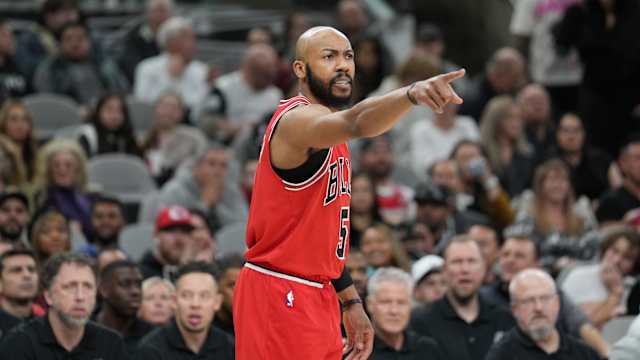 Chicago Bulls guard Jevon Carter (5) 