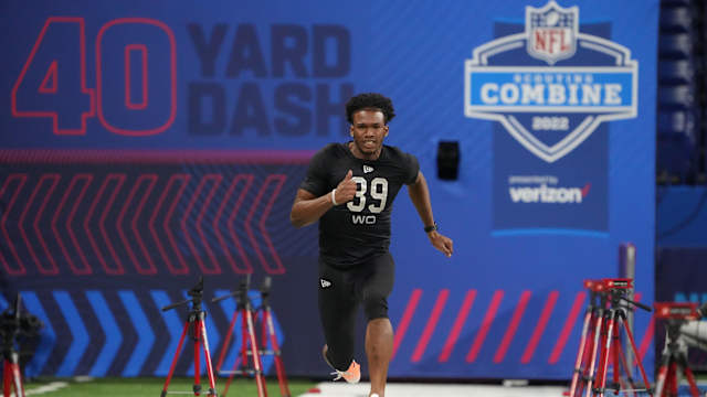 Mar 3, 2022; Indianapolis, IN, USA; Ohio State wide receiver Garrett Wilson (WO39) runs the 40-yard dash during the 2022 NFL Scouting Combine at Lucas Oil Stadium.