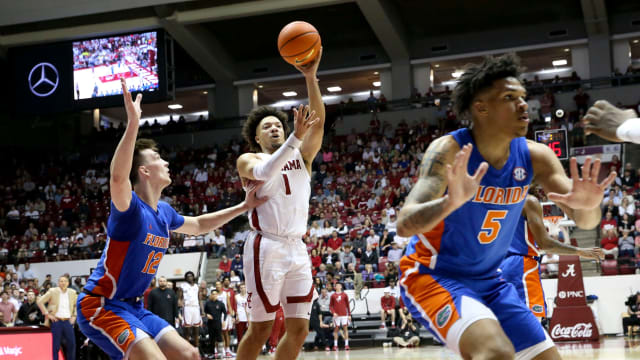 Feb 8, 2023; Tuscaloosa, AL, USA; Alabama guard Mark Sears (1) lobs a pass to a player moving along the baseline with Florida forward Colin Castleton (12) and Florida guard Will Richard (5) defending at Coleman Coliseum. Ncaa Basketball Alabama Vs Florida  