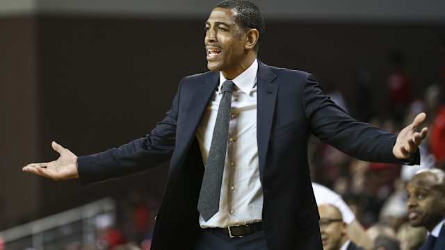 Connecticut Huskies head coach Kevin Ollie