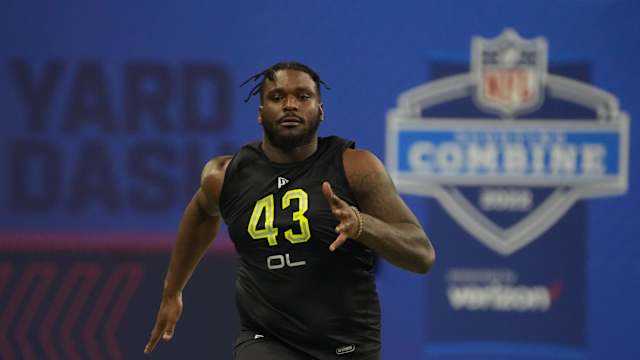 Mar 4, 2022; Indianapolis, IN, USA; Kentucky offensive lineman Dare Rosenthal (OL43) runs the 40-yard dash during the 2022 NFL Scouting Combine at Lucas Oil Stadium. Mandatory Credit: Kirby Lee-USA TODAY Sports