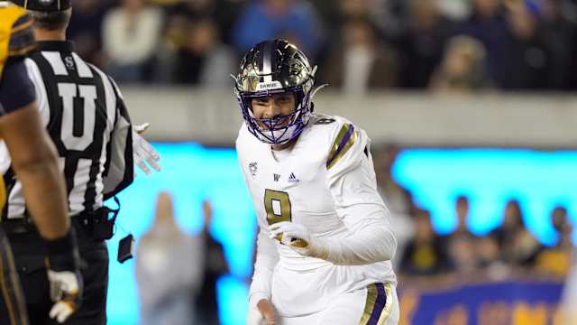 Washington Huskies defensive end Bralen Trice.