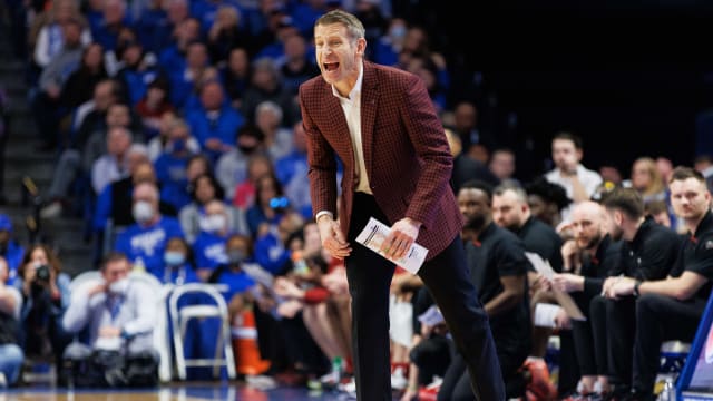Feb 19, 2022; Lexington, Kentucky, USA; Alabama Crimson Tide head coach Nate Oats yells to his players during the first half against the Kentucky Wildcats at Rupp Arena at Central Bank Center. Mandatory Credit: Jordan Prather-USA TODAY Sports  