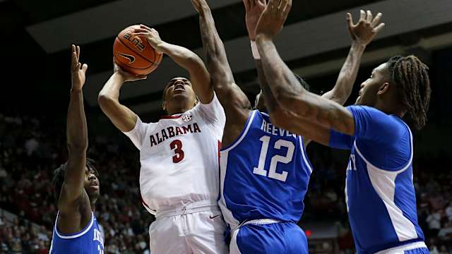 Jan 7, 2023; Tuscaloosa, AL, USA; Alabama guard Rylan Griffen (3) shoots between Kentucky forward Chris Livingston (24) and Kentucky guard Antonio Reeves (12) at Coleman Coliseum. Ncaa Basketball Alabama Crimson Tide Vs Kentucky Wildcats  