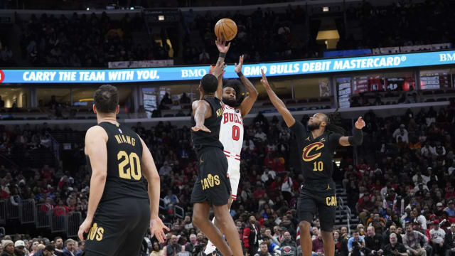 Cleveland Cavaliers guard Darius Garland (10) defends Chicago Bulls guard Coby White (0) during the first quarter at United Center.