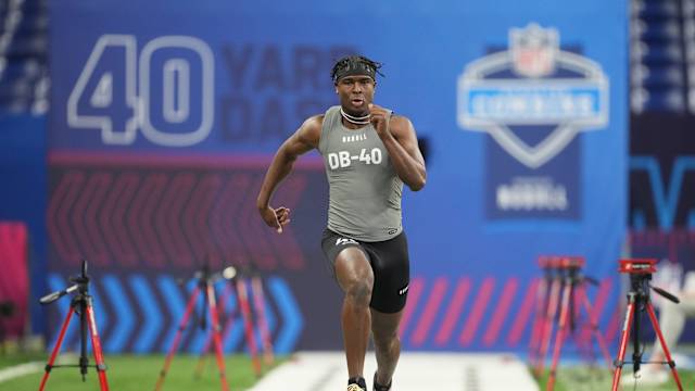 Mar 3, 2023; Indianapolis, IN, USA; Alabama defensive back Jordan Battle (DB40) participates in drills at Lucas Oil Stadium. Mandatory Credit: Kirby Lee-USA TODAY Sports