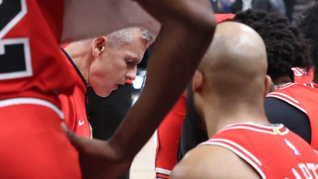 Chicago Bulls head coach Billy Donovan draws up a play against the Utah Jazz during the first quarter at Delta Center.