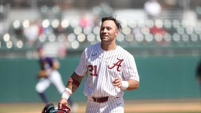 Alabama's Ian Petrutz (21) on March 10, 2024.