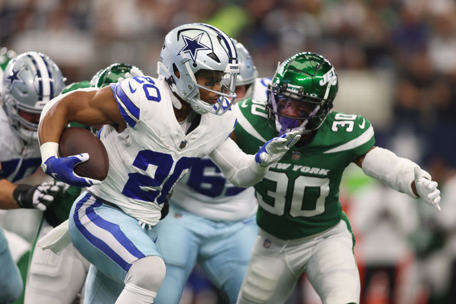 Jets' CB Michael Carter (30) pursues Dallas RB Tony Pollard (20)