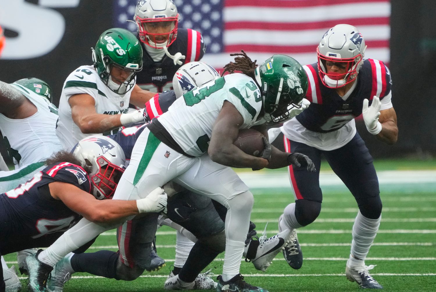 Jets' RB Dalvin Cook gets swallowed up by the Patriots' run defense