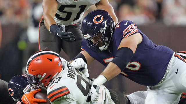 DT Perrion Winfrey recovers a fumble against the Bears