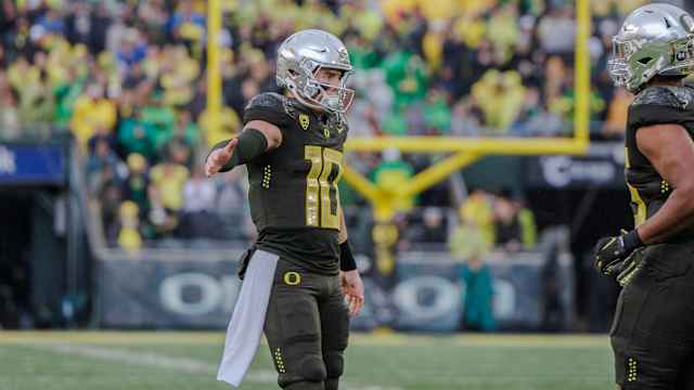 Bo Nix Cal High Five