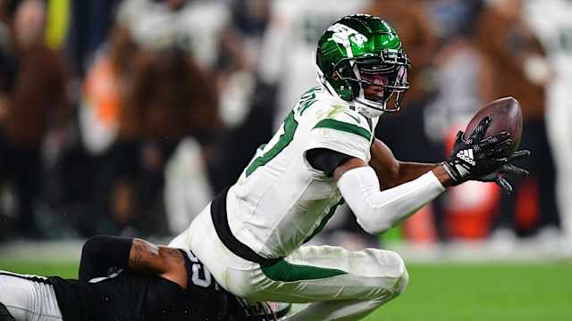 Jets' WR Garrett Wilson extends for extra yardage vs. the Raiders