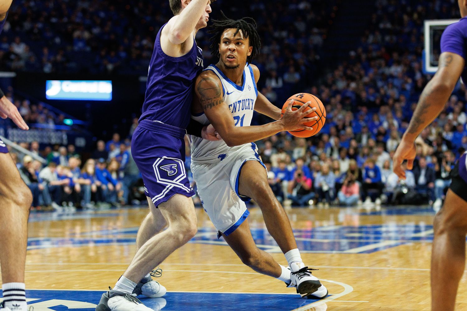Nov 17, 2023; Lexington, Kentucky, USA; Kentucky Wildcats guard D.J. Wagner (21) drives to the basket during the second half against the Stonehill Skyhawks at Rupp Arena at Central Bank Center. Mandatory Credit: Jordan Prather-USA TODAY Sports