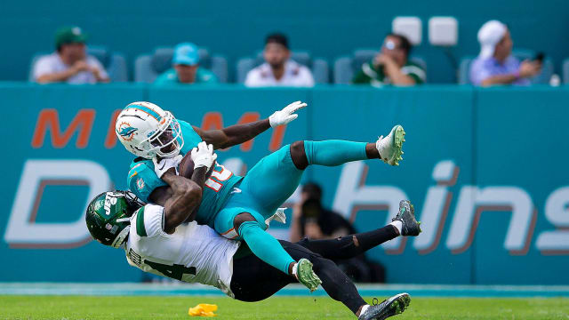 Jets' CB DJ Reed tackles Dolphins' WR Tyreek Hill