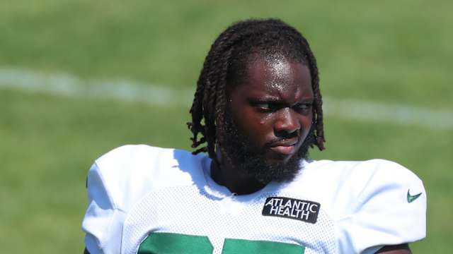 Jets' OT Carter Warren (67)
